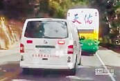 救護車又被擋　遊覽車被罵翻