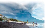 阿貢火山狂噴灰　大亂國際航班