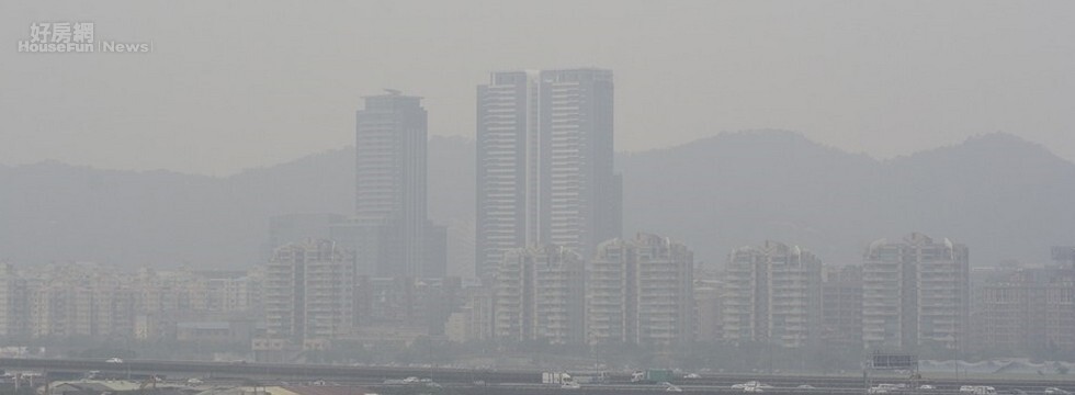 長柯文哲11月30日表示,相關單位每天都有監控,目前6都當中,台北細懸浮微粒(PM2.5)還是最低的,主要是因為西南季風一吹,中南部細懸浮微粒就會北飄,下雨後情況變好很多。