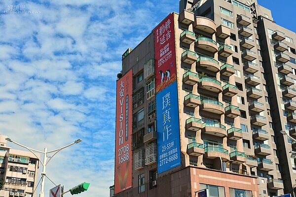大安區房市pop看板情境。(好房網News記者 陳韋帆/攝影)