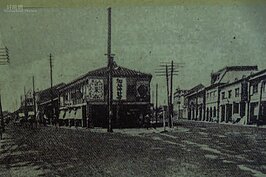 延平南路（右）博愛路（左）日治時期的樣子。可以發現日治時期在供電以及電訊上有很大的進步。（翻攝）