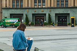 對照許多人用相機紀錄的習慣，更有人選擇用筆與畫紙來記錄當下。