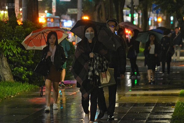 天氣轉冷又空污嚴重。(好房網News記者　陳韋帆／攝影)