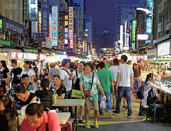 高雄市　前金區／繁華都心美食匯集　六合夜市生活圈