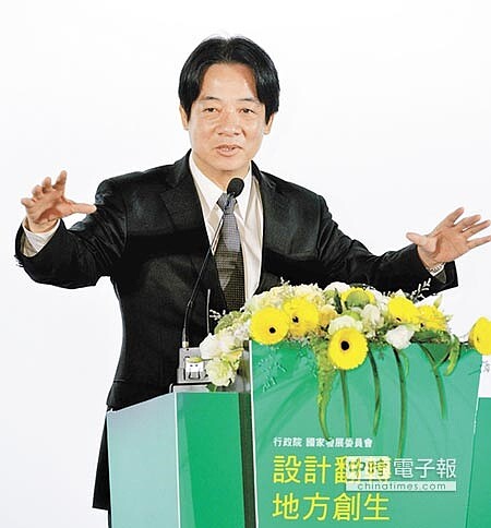 行政院長賴清德1日出席「設計翻轉.地方創生」計畫成果聯合特展開幕,受訪時並談及空汙議題。圖/顏謙隆