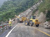 蘇花公路又坍　拚今天搶通