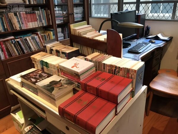 3.	台北書房有個平台，專放蕭蕭出版過的155本書。
