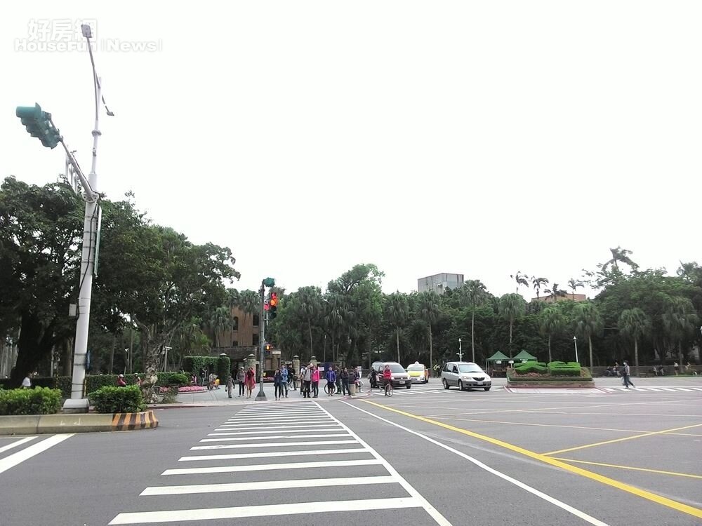 台大臨近公館商圈,生活機能方便。