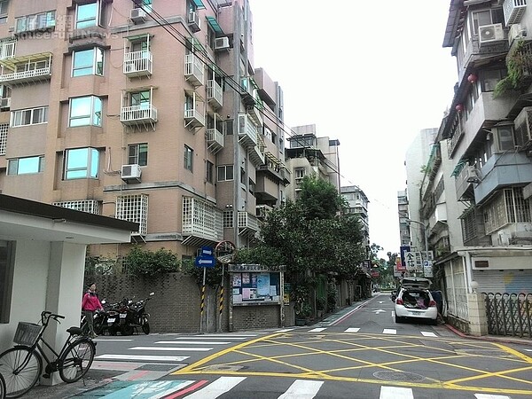 岑永康的第一間房是在溫州街、新生南路附近的公寓。