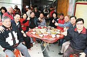 打牙祭、話家常　「瓠棚」尾牙超熱絡