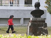 掃除軍中尊蔣？　國防部態度謹慎