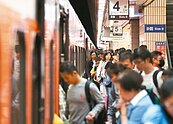 10分鐘未出站加收15元　台鐵暫喊卡