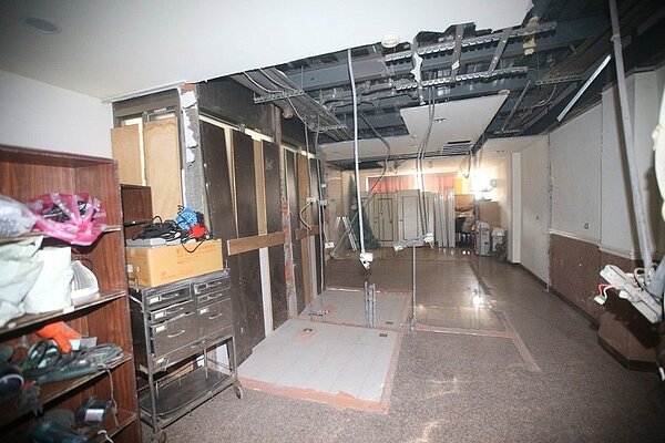 新北市昨天拆違建,分租套房內,業主已經先自行拆除整理。 (記者陳正興/攝影)