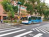 防逆向公車道路口肇事　擬設安全站