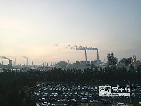 不少人直指石化業是空污的萬惡之首。圖/洪安怡