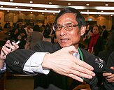 林萬億：軍人年改樓地板　非鐵板一塊