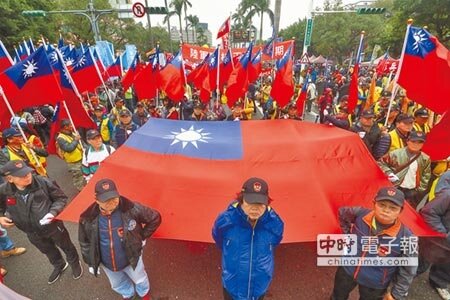 八百壯士17日舉行慶祝中華民國「106年行憲紀念日暨八百壯士護憲維權300天活動」。(鄧博仁攝)