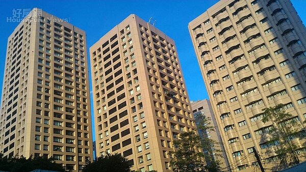 8.	敦南街緊鄰敦化南路二段商業精華大樓旁