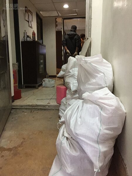 台北市大安區通化街90號6樓  違建拆除，屋主自拆（好房網News記者林美欣攝影）