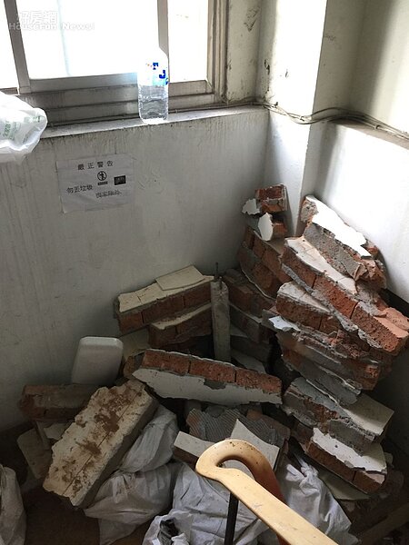 台北市大安區通化街90號6樓違建拆除作業（好房網News記者林美欣攝影）