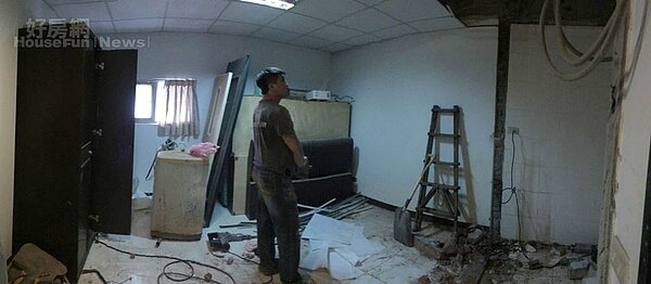 台北市大安區通化街90號6樓違建，屋主於拆除大隊來之前，先行自拆（好房網News記者林美欣攝影）