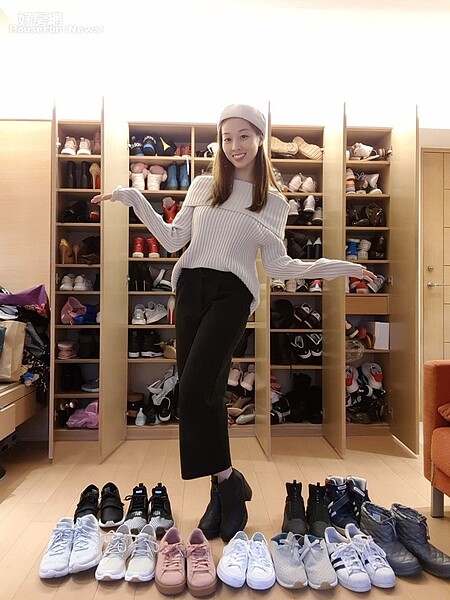 1.夏語心跟閨密好友Nikita舒子晨一起住進25坪新居，兩位女神的鞋子加起來超過百雙！

