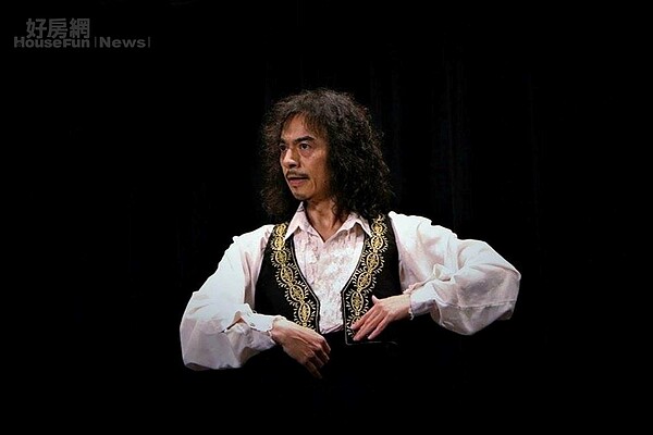 1. 知名佛朗明哥舞蹈教師林耕,演出足跡遍及華人世界各地。