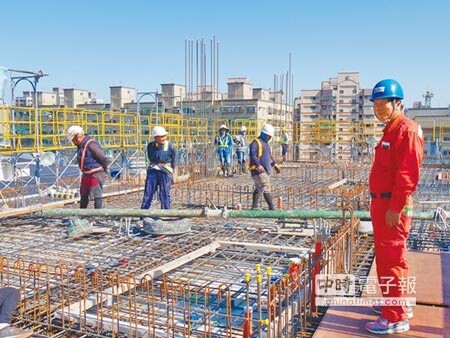 中路二號社會住宅，開工已逾1年，目前已興建至地上6層，較原訂進度超前約40天。（蔡依珍攝）