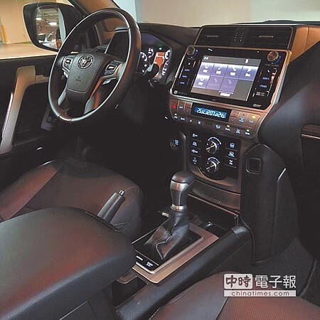 
4.Toyota Land Cruiser Prado座艙豪華，中控台下方為Crawl Control智慧型越野緩進系統，有5種車速設定。（陳大任攝）
 