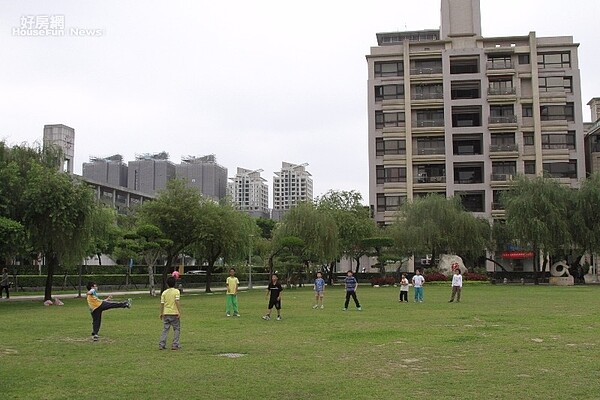 蘆洲南港子重劃區內的柳堤公園（圖／好房資料中心）