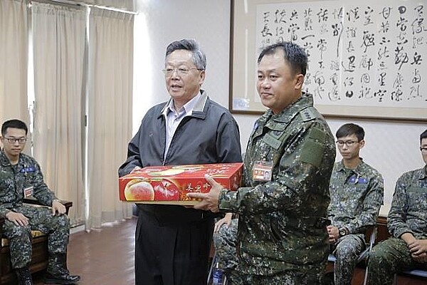 林國演日前到成功嶺致歉。(圖片擷取自臉書)