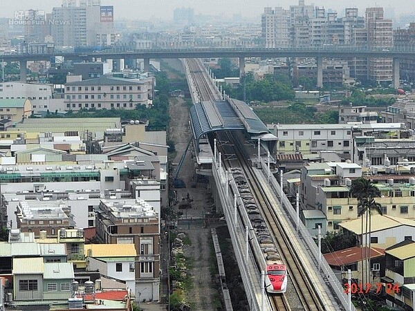 台中鐵路高架化，頭家厝站（圖／交通部鐵工局提供）