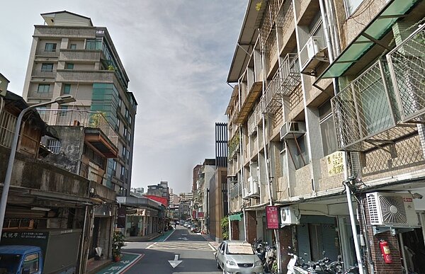 位在大安區安東街的台鐵舊宿舍竟遭租屋蟑螂入侵。圖為安東街景（圖／翻攝自Google Map）