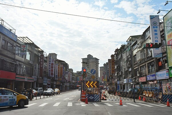 萬大線動工情境。(News記者陳韋帆 /攝影)