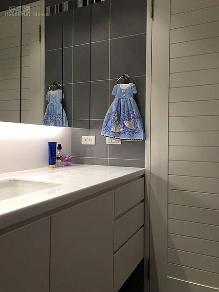 7. 衛浴保持光潔,擺設小裝飾品。