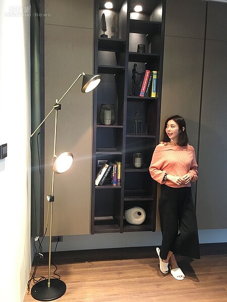 7.書房設有可移動玻璃門，拉起來形成一個小天地。
