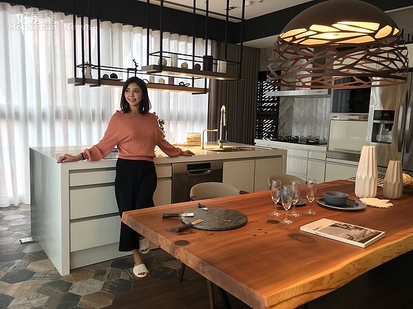 3.重新設計過的廚房讓芳瑜大展廚藝。
