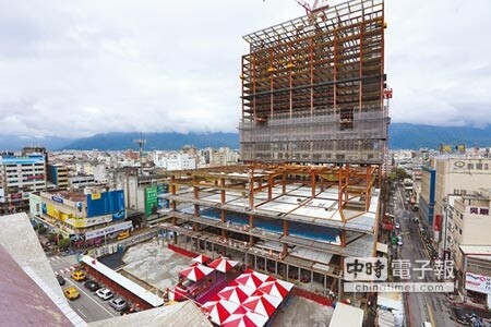 花蓮市中心東洋廣場改建「潔西艾美酒店」，打造東台灣最豪華21層樓高新地標。（張祈攝）