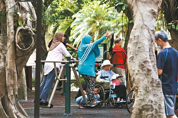 今年社福外勞24萬9641人，較去年增加4萬多人，大幅成長79.8%。 圖／聯合報系資料照片