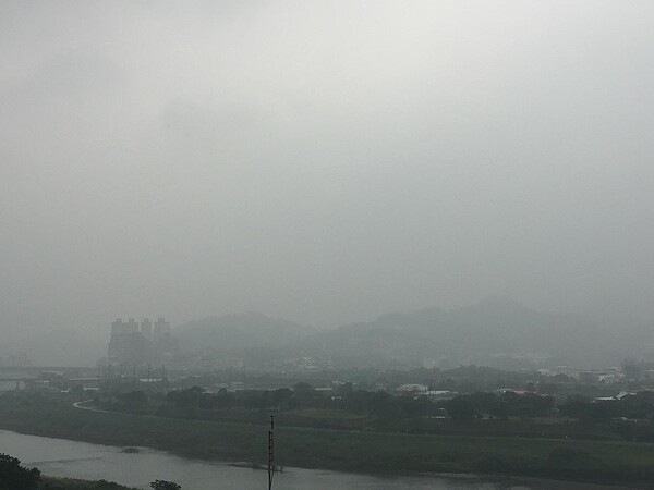 今日跨年將受空汙影響。(好房網News記者林美欣攝)