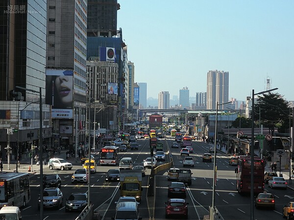 新光三越前街景。（好房網News記者 陳韋帆/攝影）