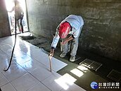 住家好像廢墟　南市社會局運用善款助低收入戶重建家園