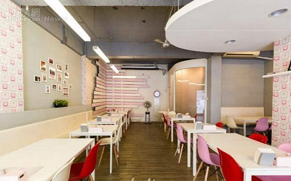 5.空間走粉嫩的暖色調，包括壁紙、地磚與油漆都是蘇光逵親手完成的。
