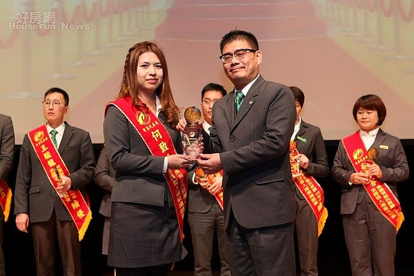 房仲天后何致溱穩坐林口、長庚區的年度業績冠軍!(圖/永慶房產集團)