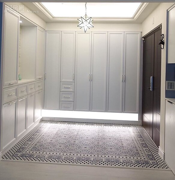 2.柯以柔最喜歡的玄關，鋪著葡萄牙風格的花磚！
