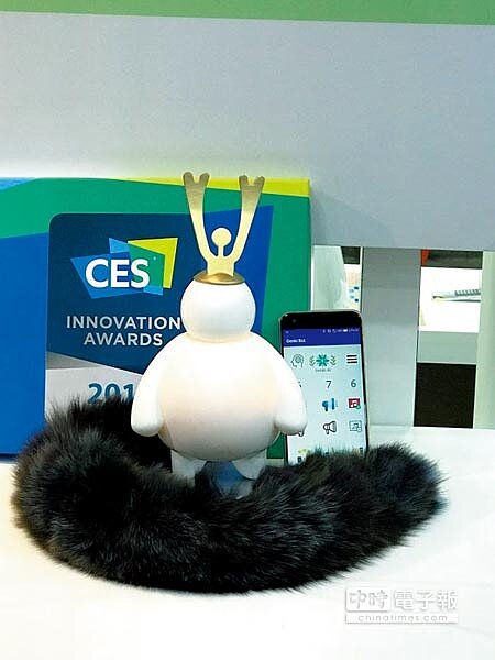 
工研院研發的「智慧伴眠機GenkiBot」，透過伴眠機與使用者的互動，運用創新的人工智慧演算法，找出使用者的睡眠喜好和習慣，透過AI技術提升睡眠品質。圖／袁顥庭
 