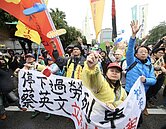 拖鞋丟總統府…勞團喊：我們心很沉痛