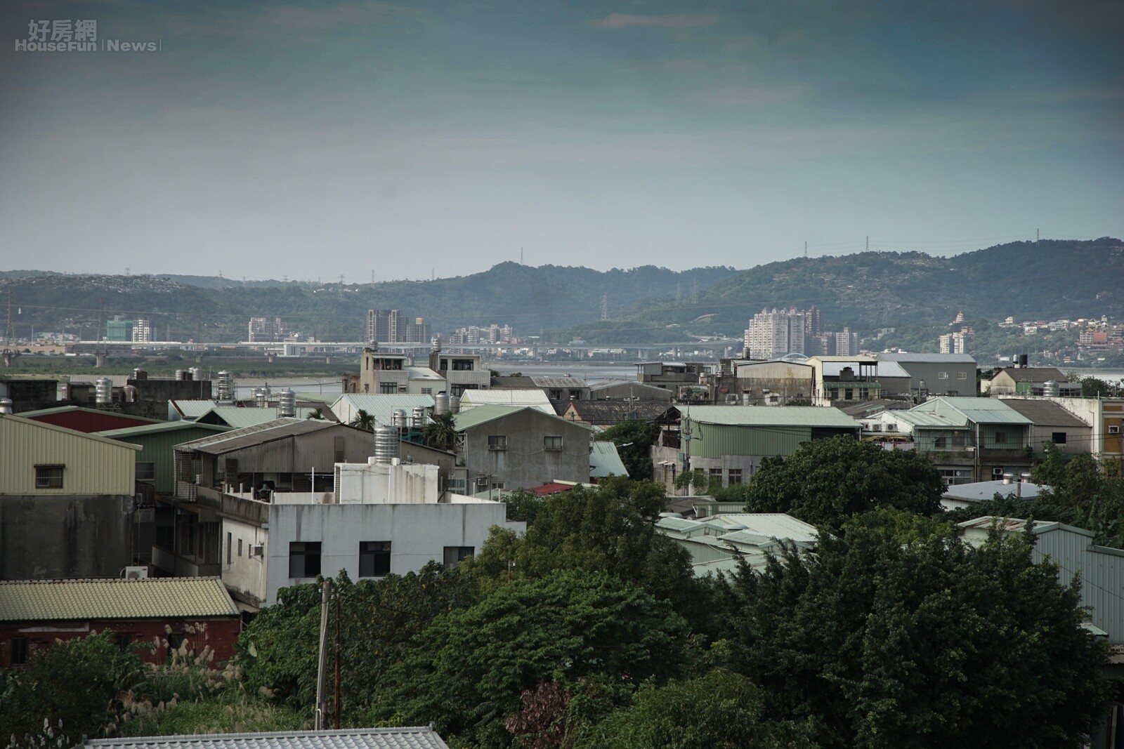 社子島禁建47年，歷任市長都無法解決這個燙手山芋，不能翻新也無法興建新的房子，因此房子壞了、破了，只能偷偷的翻修。（好房網News記者張聖奕／攝影）