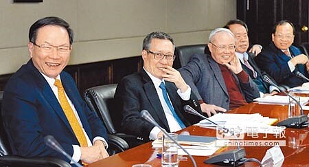 台塑集團10日舉行業績發表會,台塑董事長林健男(左起)、南亞董事長吳嘉昭、台化副董事長洪福源及台塑化總經理曹明出席。圖/王德為