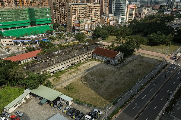 位於南港車站前的南港瓶蓋工廠現況。（好房網News記者張聖奕／攝影）